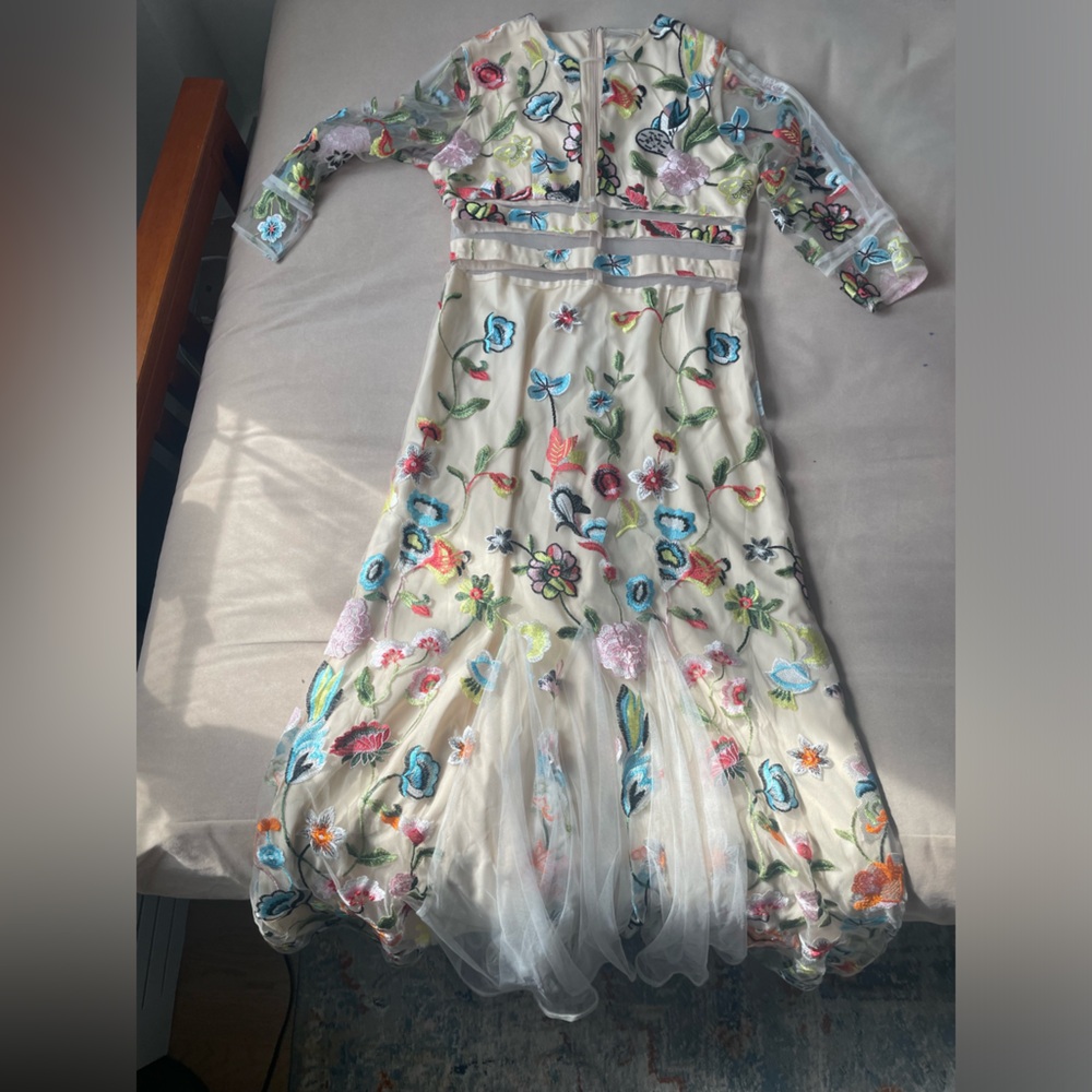 vone formal dress w appliqué